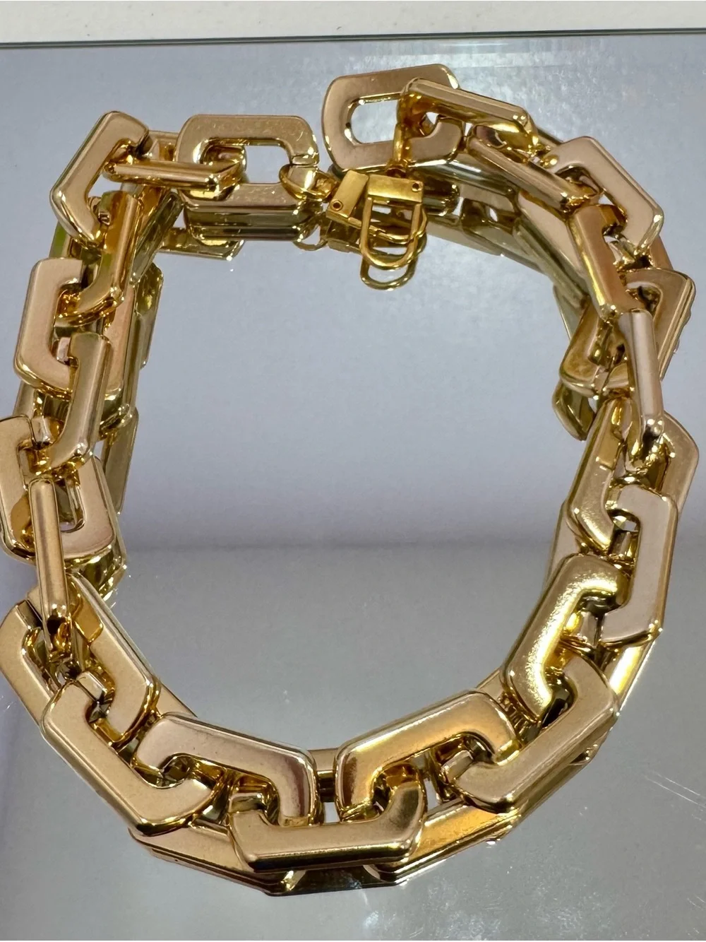 unbranded sleek gold